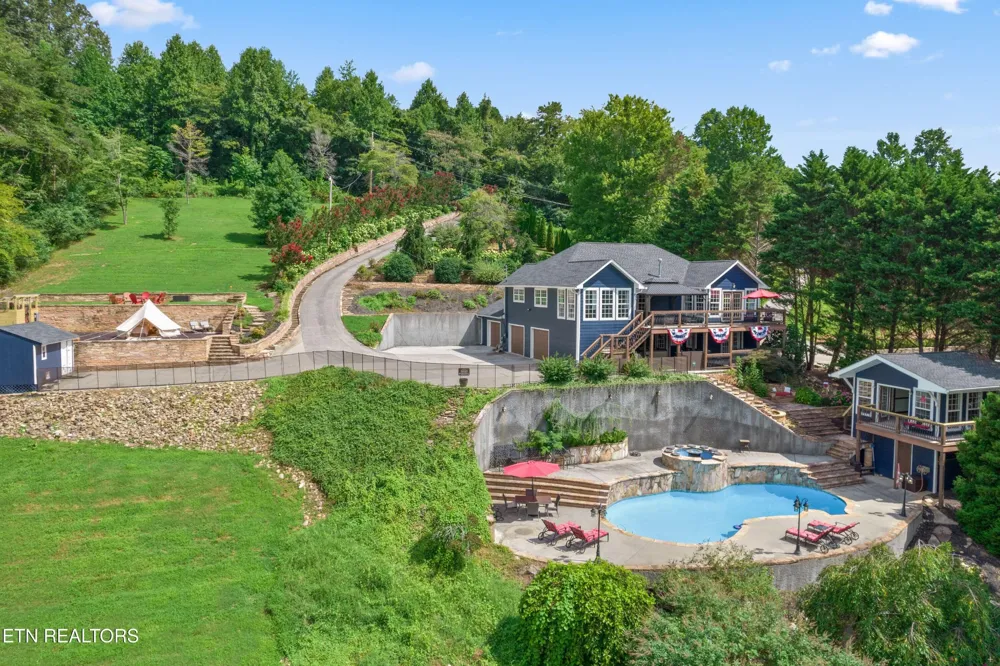 141 Settlers Rd Harriman, TN 37748