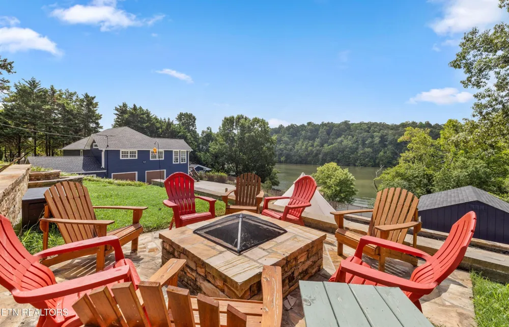141 Settlers Rd Harriman, TN 37748