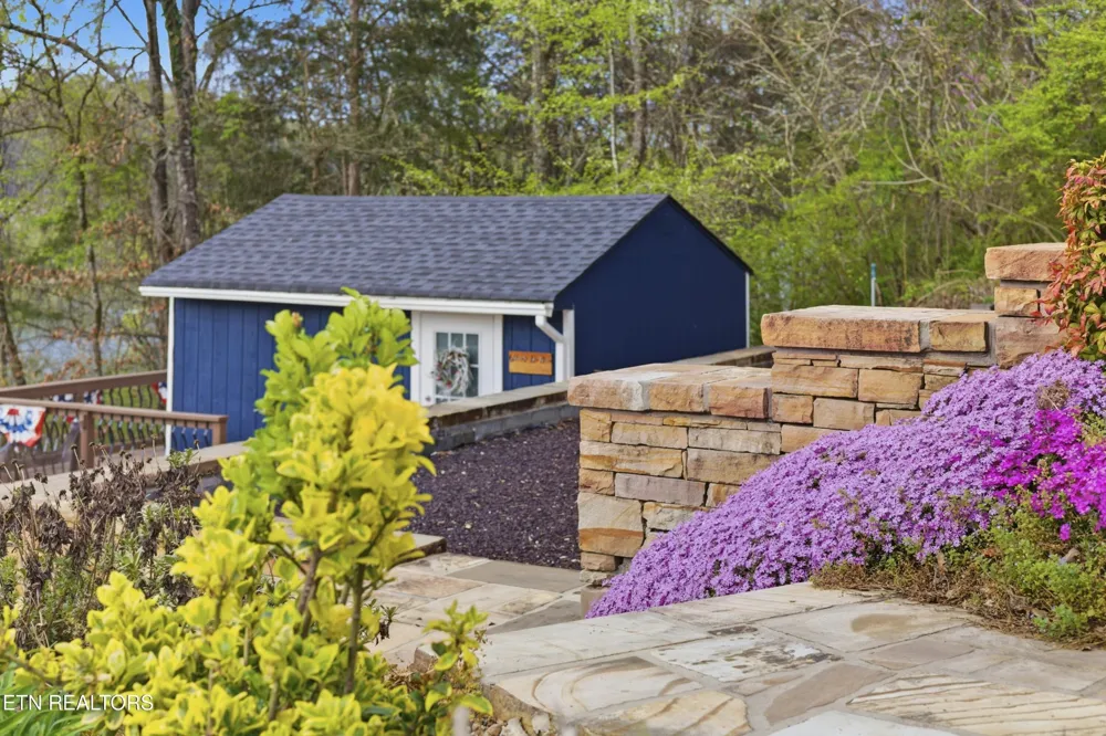 141 Settlers Rd Harriman, TN 37748