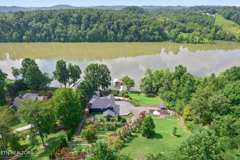 141 Settlers Rd Harriman, TN 37748