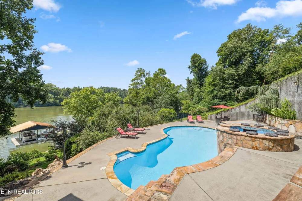 141 Settlers Rd Harriman, TN 37748