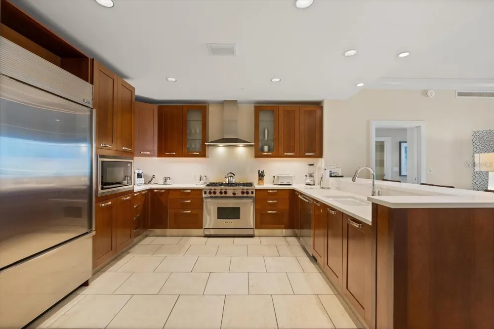 915 SEASIDE DR #405, WEEKS 22-23 Sarasota, FL 34242