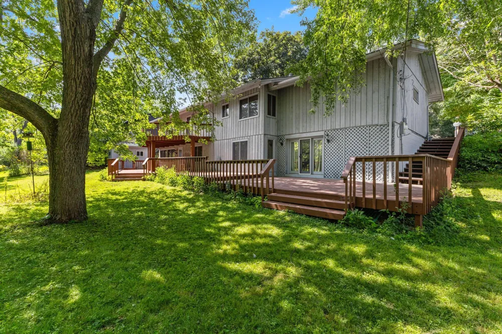 3810 Bassett Creek Drive Golden Valley, MN 55422