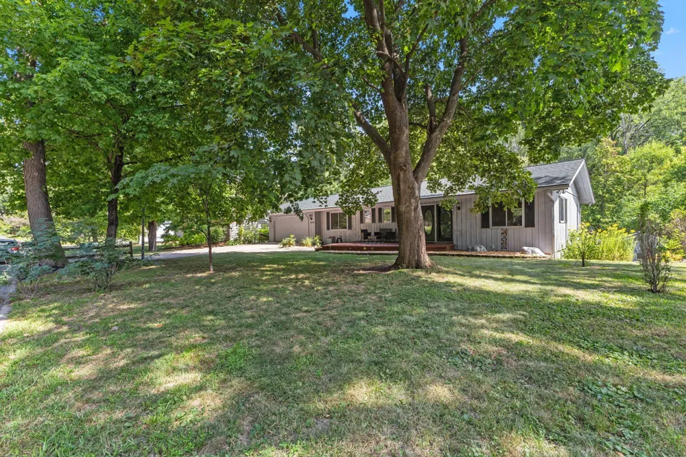 3810 Bassett Creek Drive Golden Valley, MN 55422