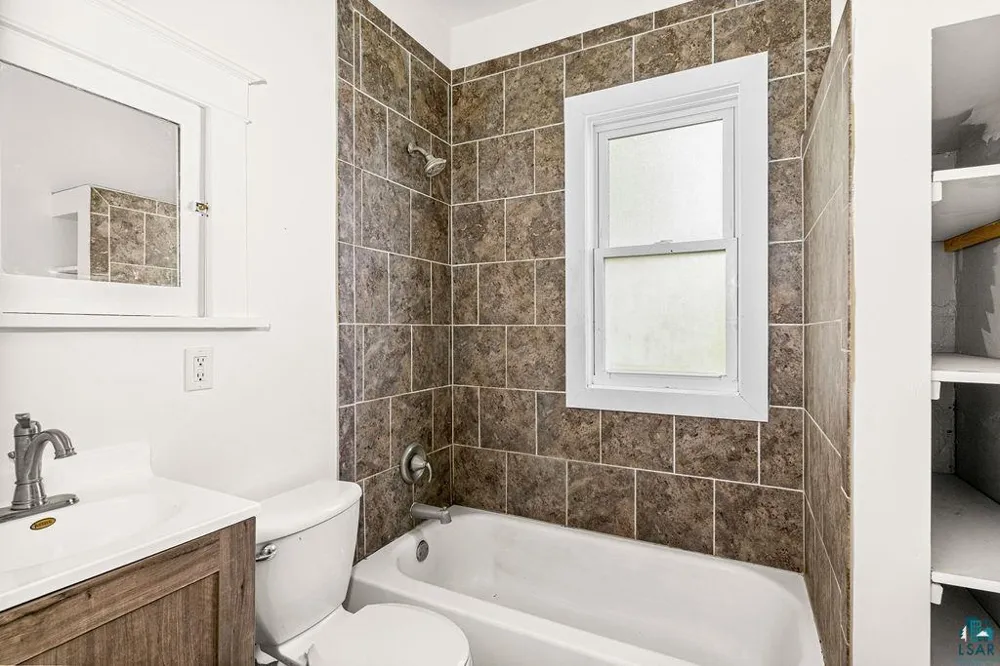 421 11th Avenue W Duluth, MN 55806