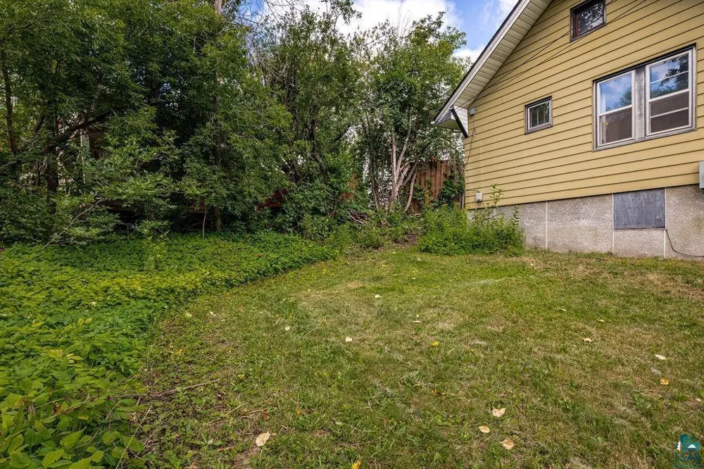 421 11th Avenue W Duluth, MN 55806