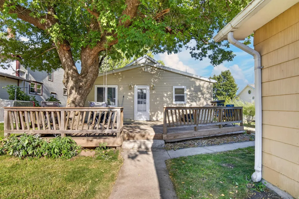 521 5th Avenue NW Valley City, ND 58072