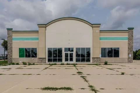 2505 E Highway 7