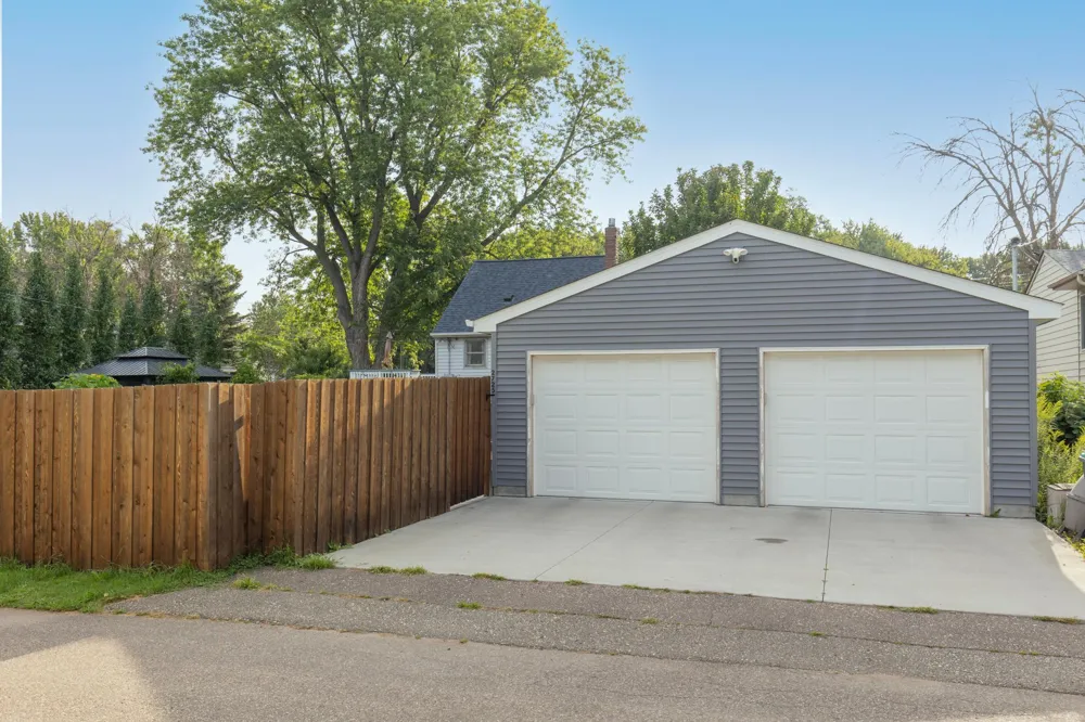 2725 Division Street North Saint Paul, MN 55109