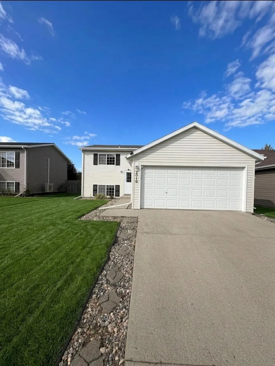 3016 32nd Avenue S Moorhead, MN 56560