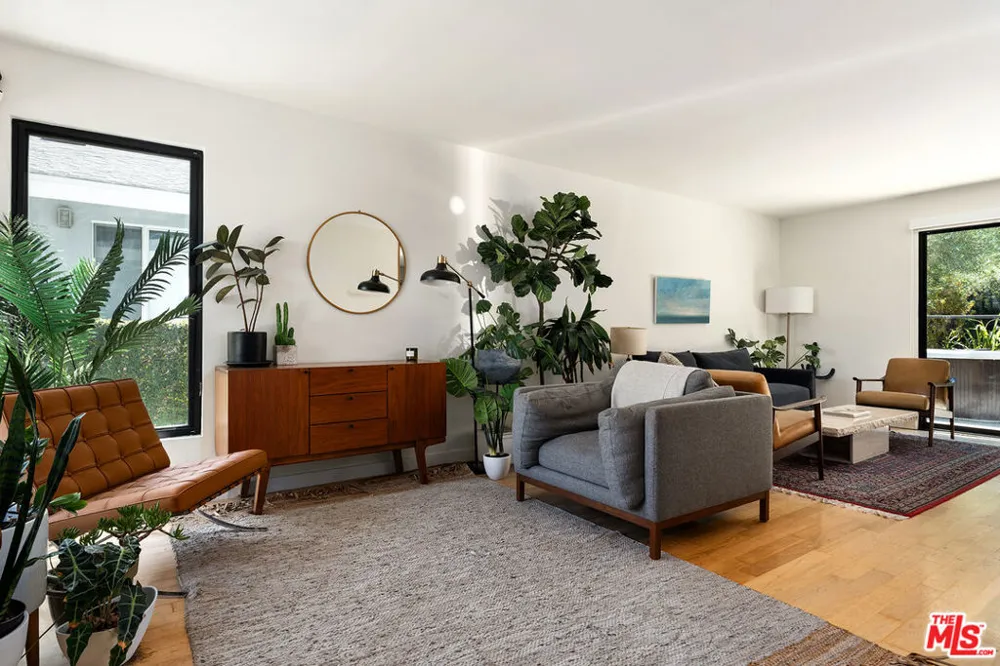 5808 Vicstone Court Culver City, CA 90232