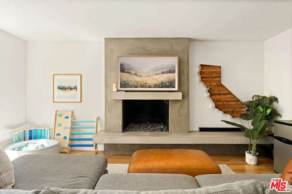 5808 Vicstone Court Culver City, CA 90232
