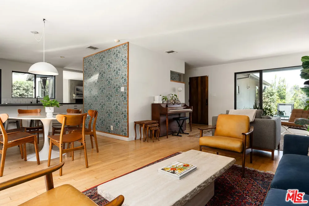 5808 Vicstone Court Culver City, CA 90232