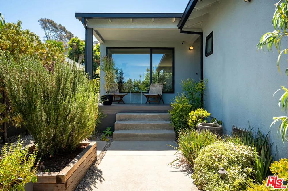 5808 Vicstone Court Culver City, CA 90232