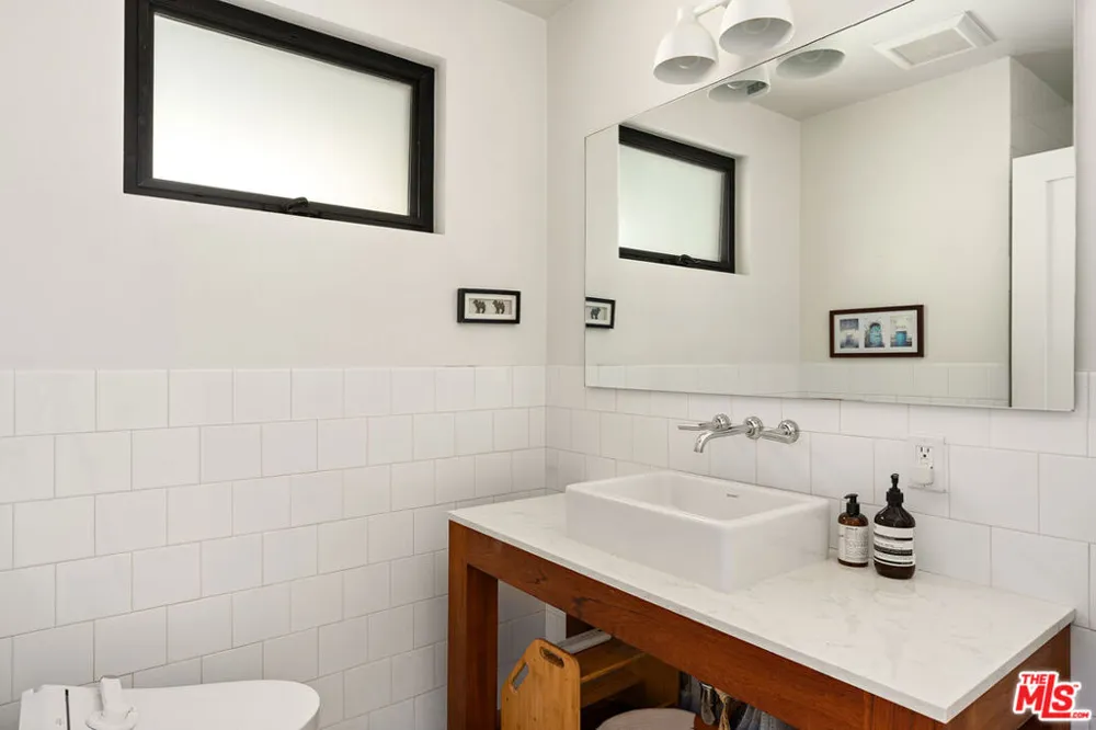 5808 Vicstone Court Culver City, CA 90232