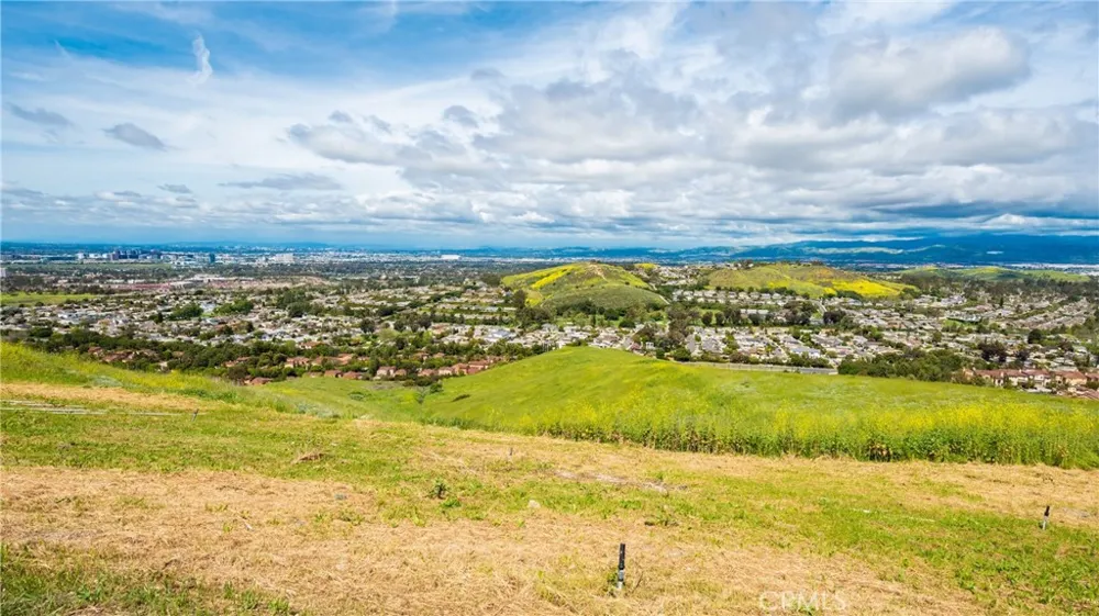 23 Castlerock Irvine, CA 92603
