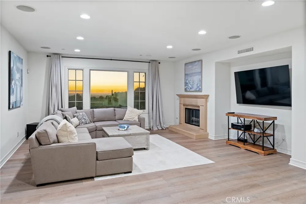 23 Castlerock Irvine, CA 92603