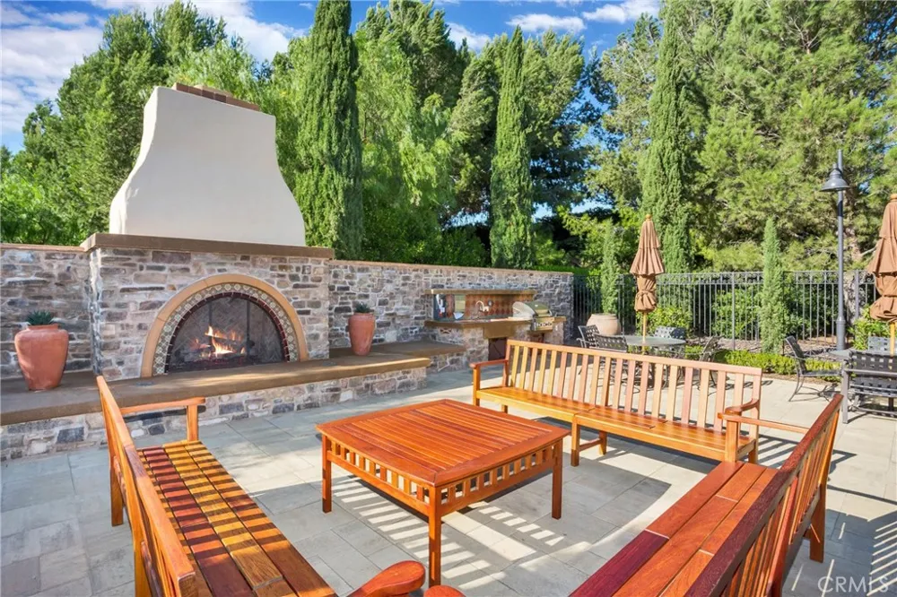 23 Castlerock Irvine, CA 92603