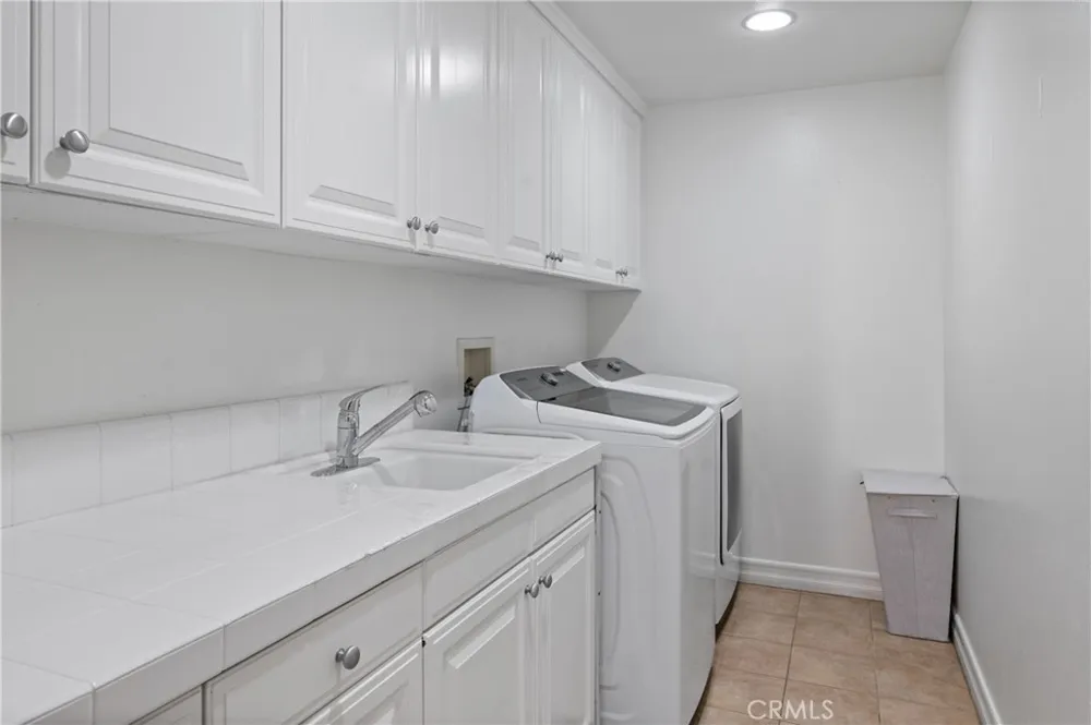 23 Castlerock Irvine, CA 92603