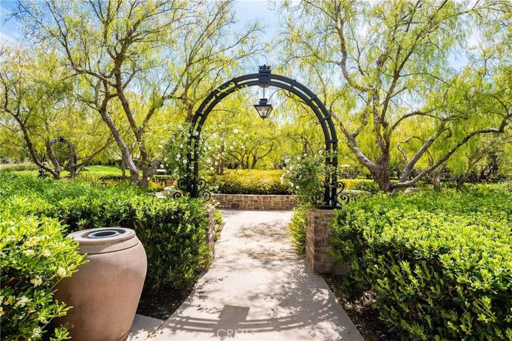 23 Castlerock Irvine, CA 92603
