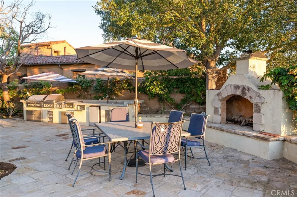 23 Castlerock Irvine, CA 92603