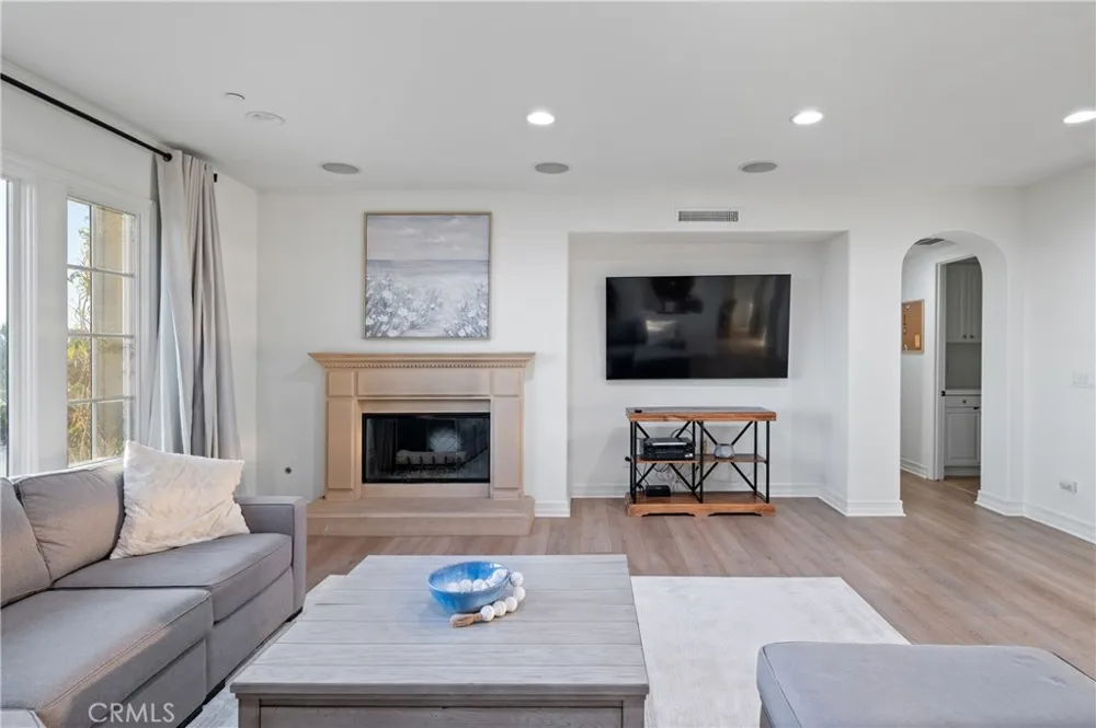 23 Castlerock Irvine, CA 92603