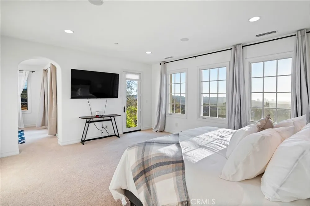 23 Castlerock Irvine, CA 92603