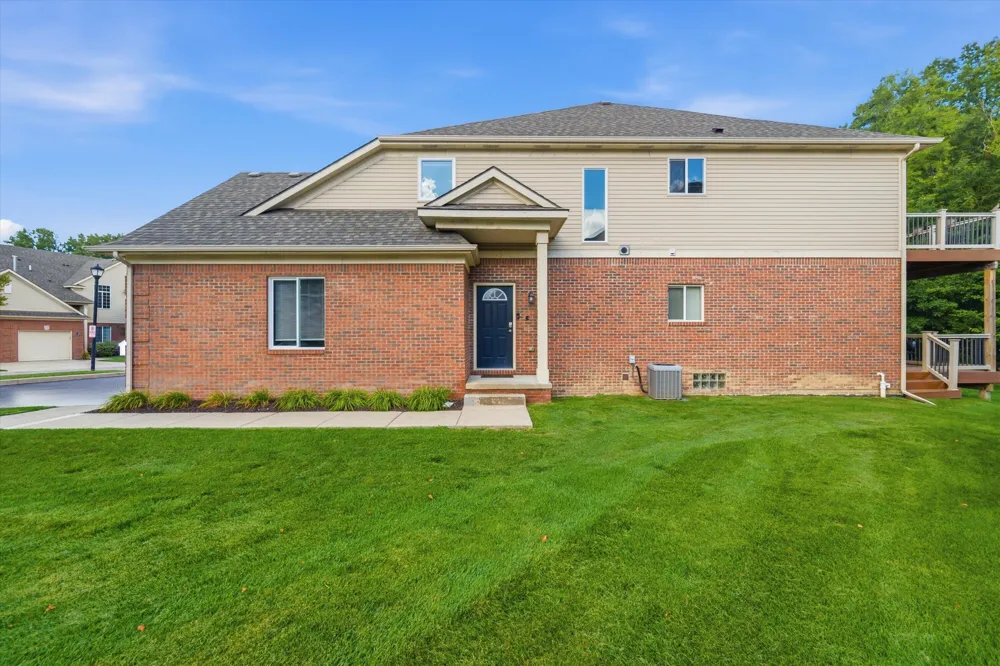 29442 Woodpark Circle Warren, MI 48092