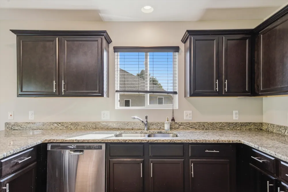 29442 Woodpark Circle Warren, MI 48092