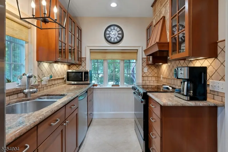 23 Combs Hollow Rd Randolph, NJ 07869