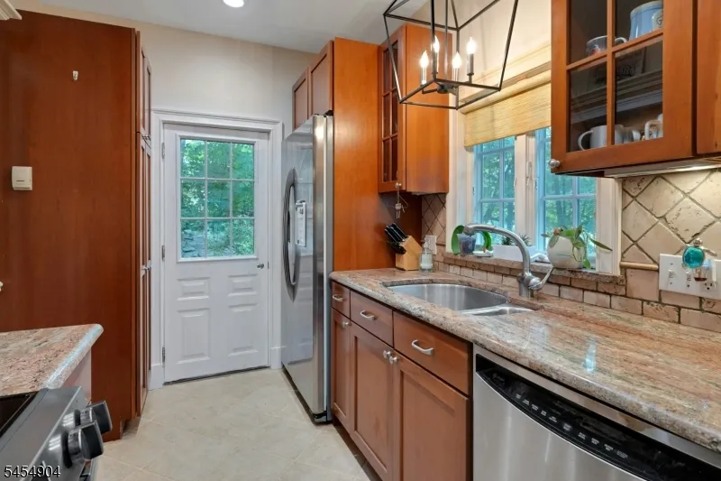 23 Combs Hollow Rd Randolph, NJ 07869