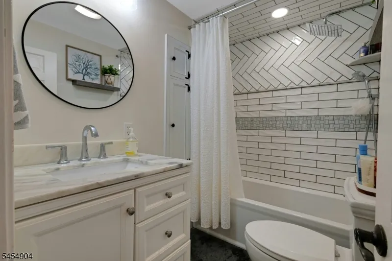 23 Combs Hollow Rd Randolph, NJ 07869