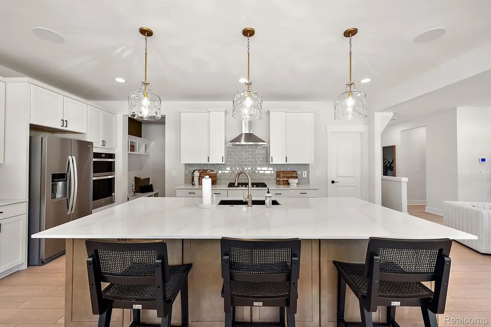 7270 Pine Lake Boulevard Almont Township, MI 48003