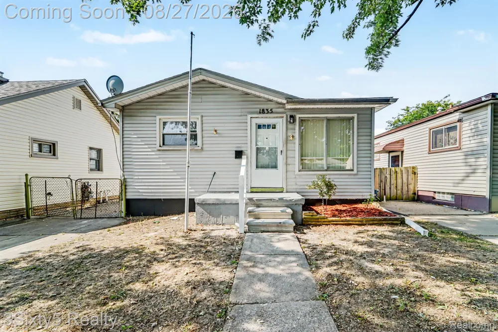 1835 Euclid Street Lincoln Park City, MI 48146