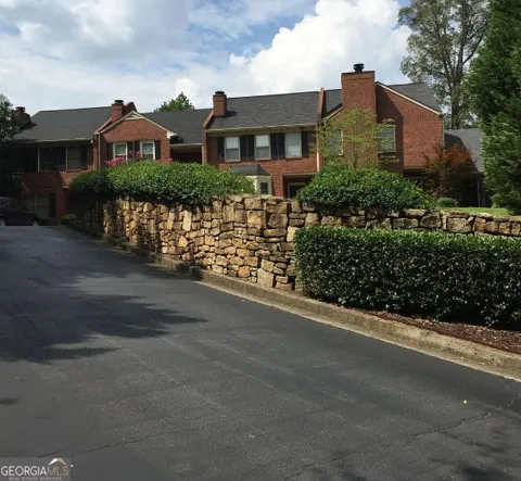 871 Lenox Oaks CIR NE