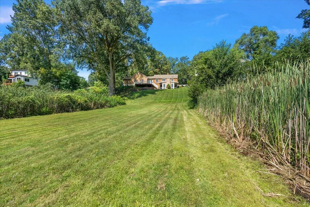 114 River Hills Drive Holland, MI 49424