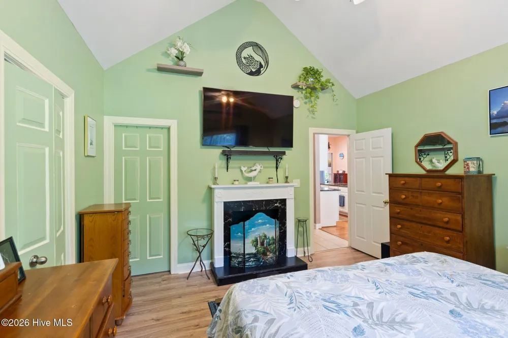 24 Teachs Cove Road Bath, NC 27808