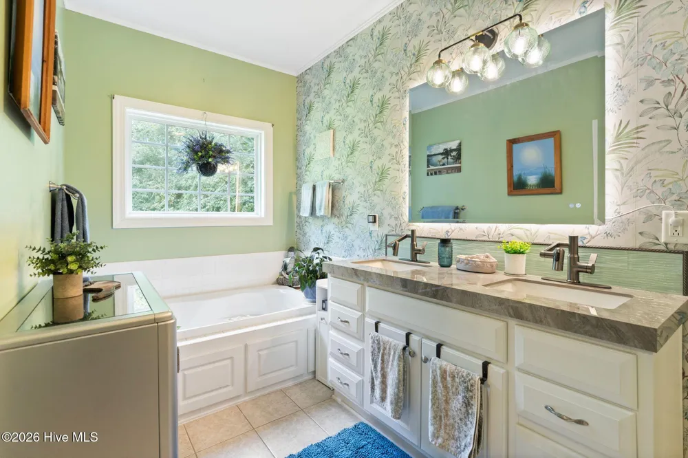24 Teachs Cove Road Bath, NC 27808