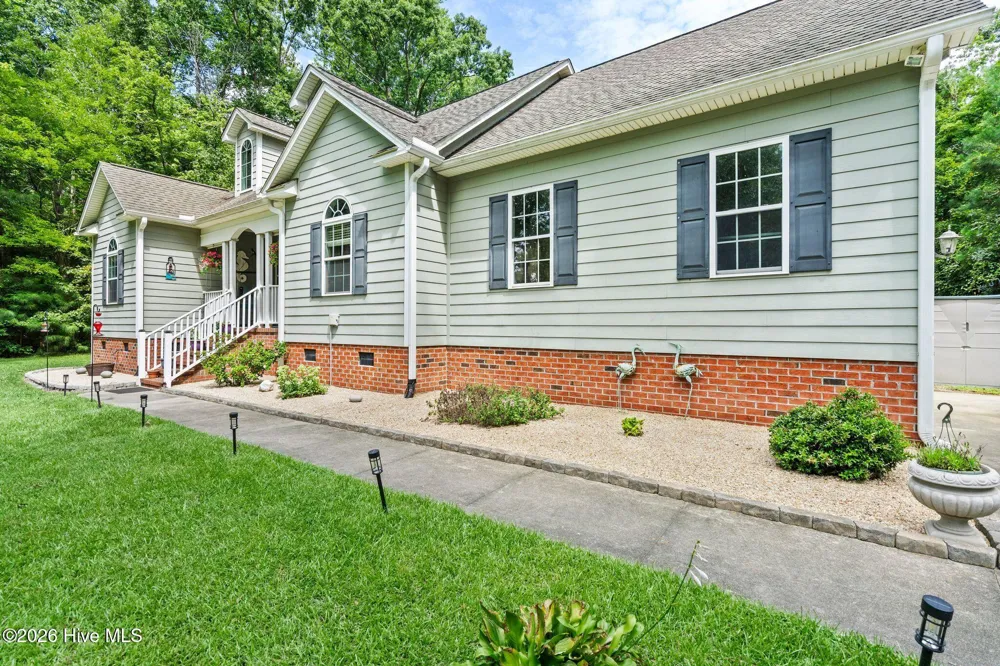 24 Teachs Cove Road Bath, NC 27808