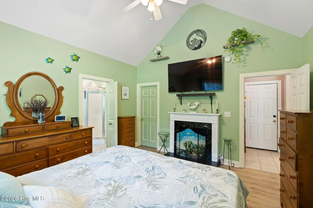24 Teachs Cove Road Bath, NC 27808