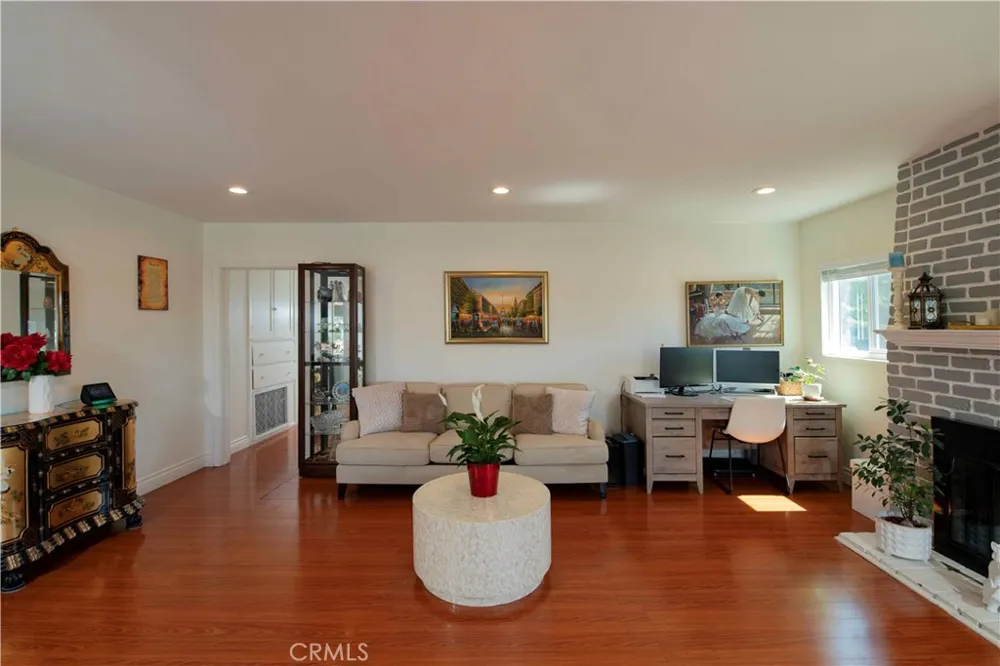 2389 Mayfield Montrose, CA 91020