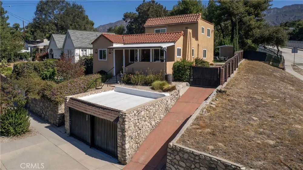 2389 Mayfield Montrose, CA 91020
