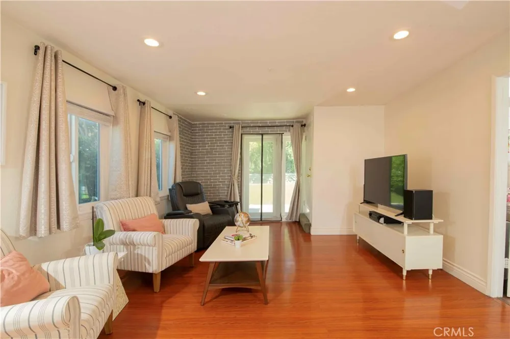 2389 Mayfield Montrose, CA 91020