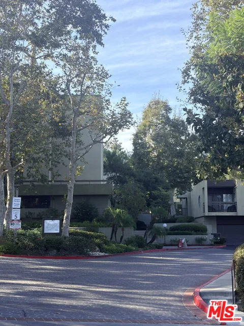 805 Temple Terrace #202
