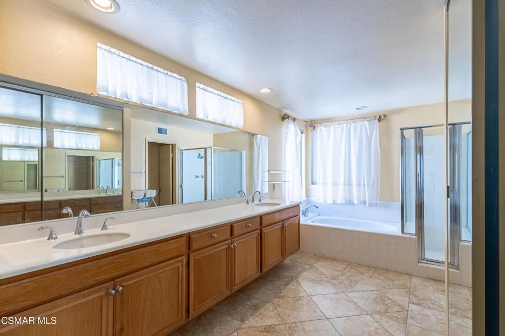 12120 London Grove Court Moorpark, CA 93021
