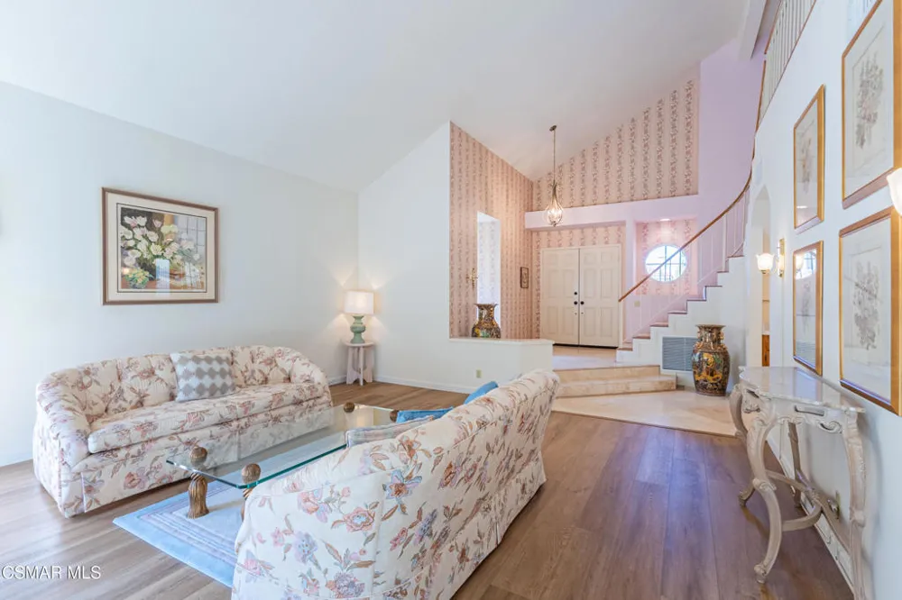 12120 London Grove Court Moorpark, CA 93021