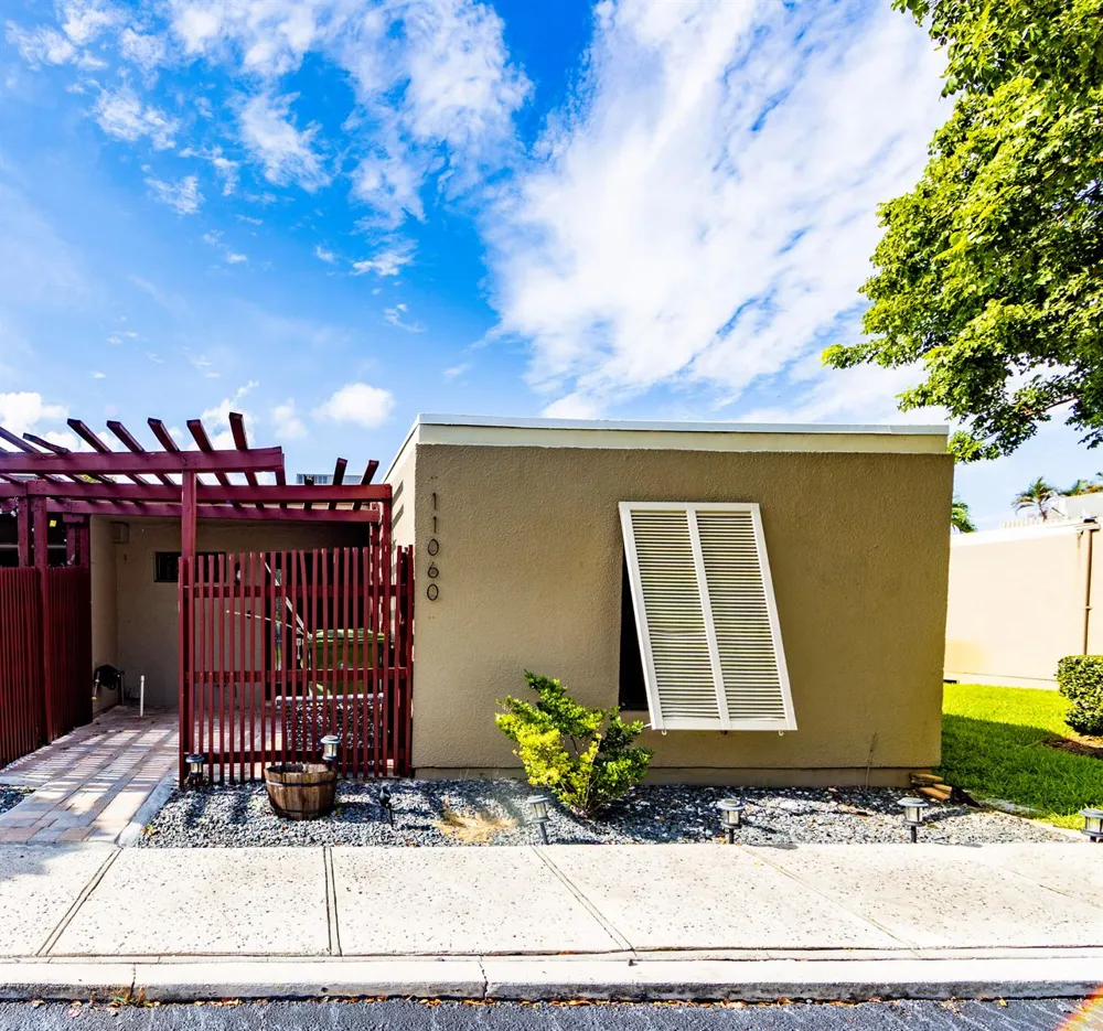 11060 S LAKEVIEW DRIVE #11060 Pembroke Pines, FL 33026