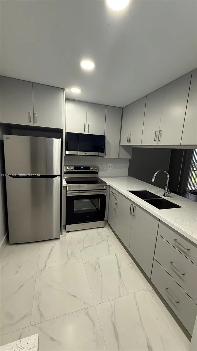 2750 W 63rd Pl #12-24 Hialeah, FL 33016