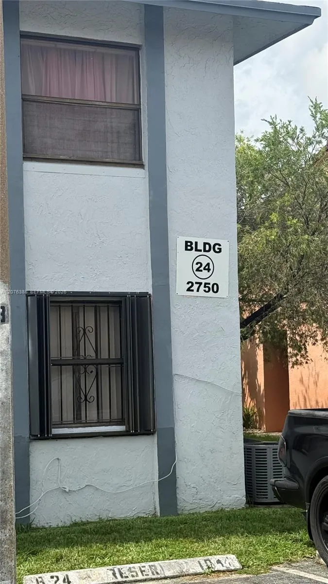 2750 W 63rd Pl #12-24 Hialeah, FL 33016