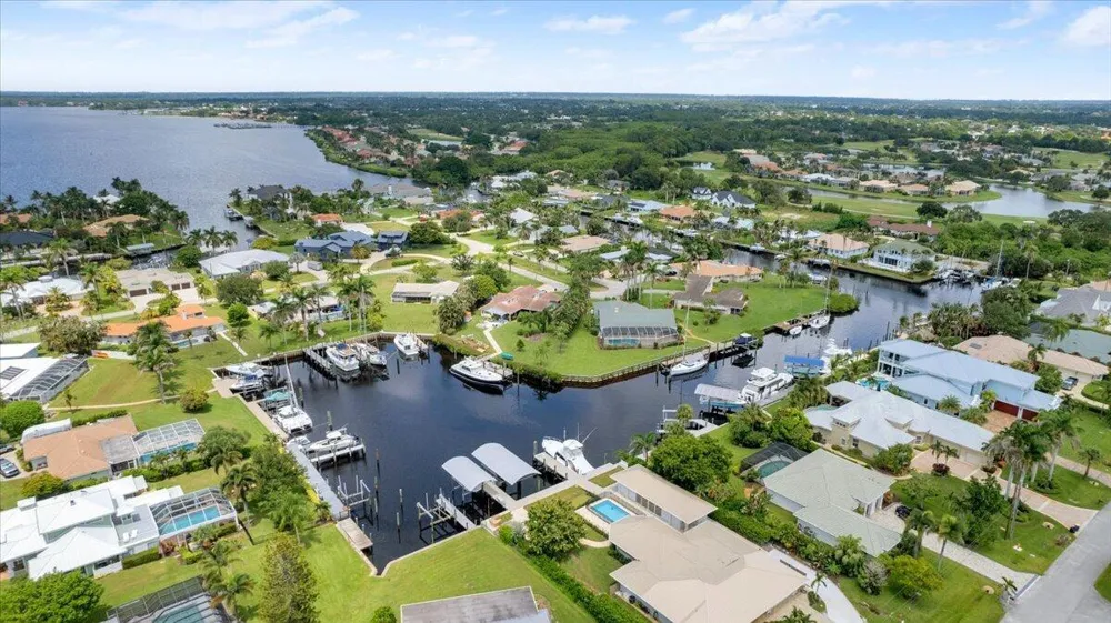 2488 NW South Manor Avenue Stuart, FL 34994
